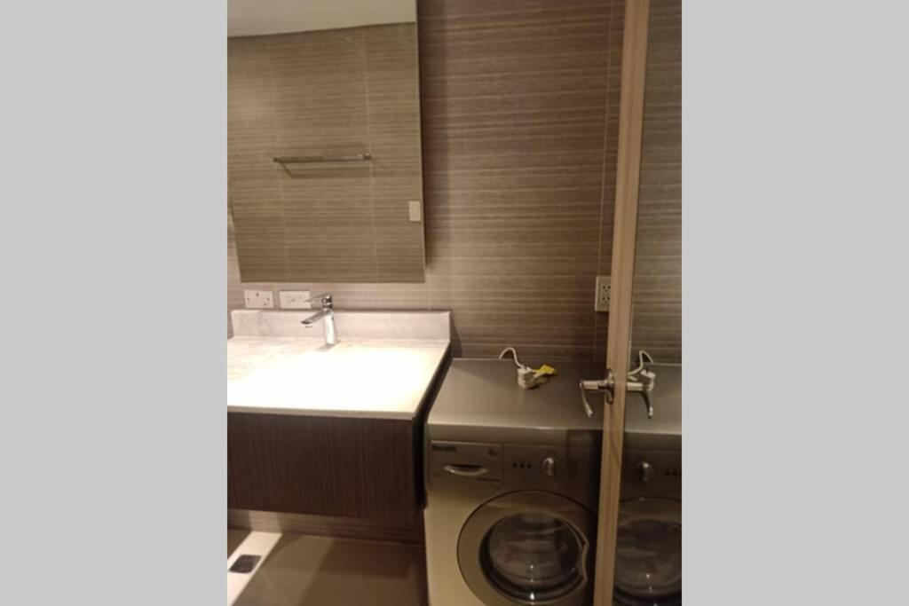 A2J Luxury Bgc Balcony Suite Near Sm Aura Taguig مانيلا المظهر الخارجي الصورة