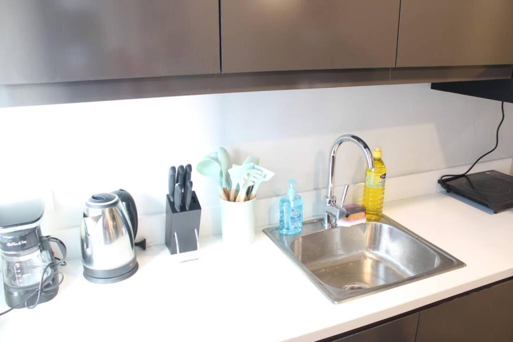 A2J Luxury Bgc Balcony Suite Near Sm Aura Taguig مانيلا المظهر الخارجي الصورة