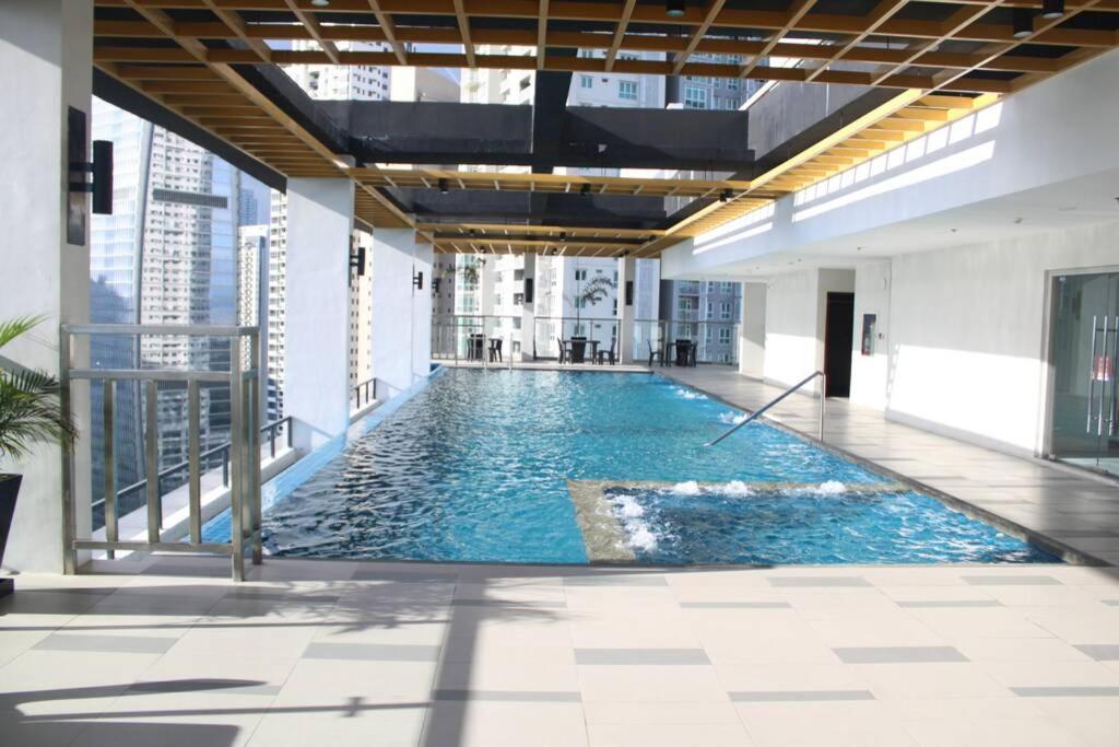 A2J Luxury Bgc Balcony Suite Near Sm Aura Taguig مانيلا المظهر الخارجي الصورة
