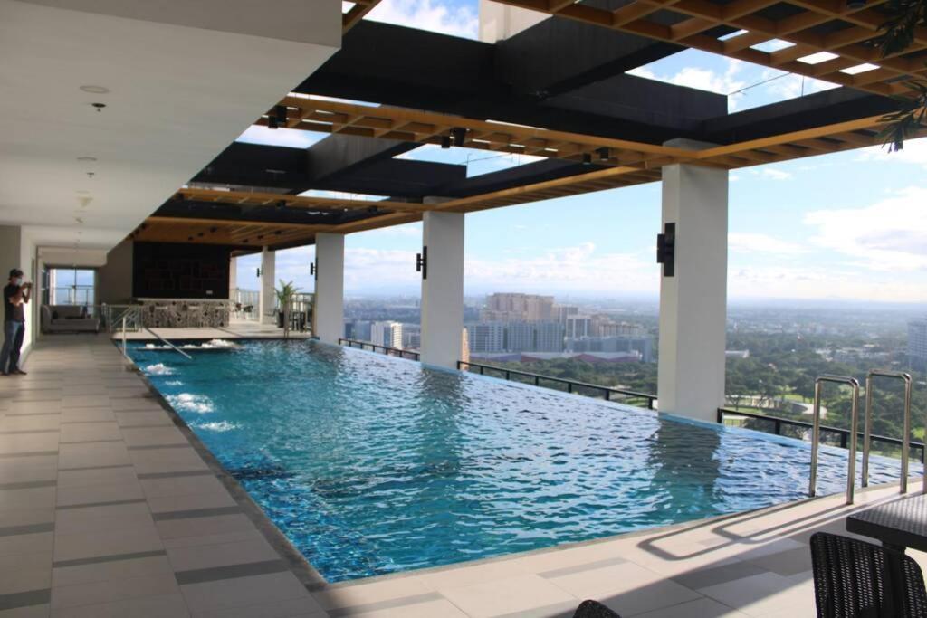 A2J Luxury Bgc Balcony Suite Near Sm Aura Taguig مانيلا المظهر الخارجي الصورة