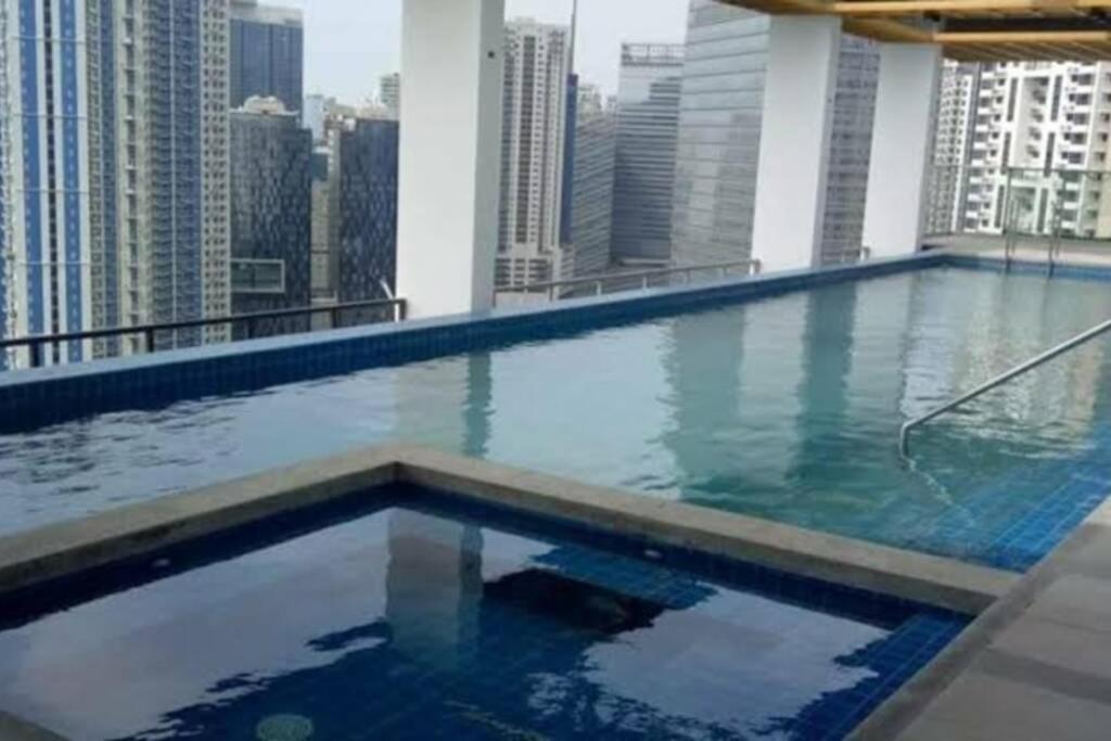 A2J Luxury Bgc Balcony Suite Near Sm Aura Taguig مانيلا المظهر الخارجي الصورة