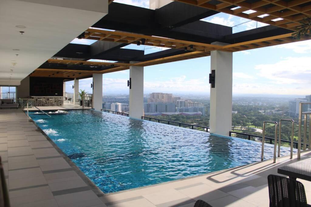 A2J Luxury Bgc Balcony Suite Near Sm Aura Taguig مانيلا المظهر الخارجي الصورة