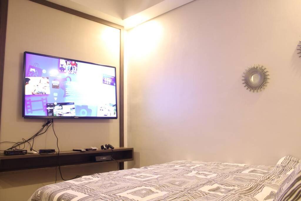 A2J Luxury Bgc Balcony Suite Near Sm Aura Taguig مانيلا المظهر الخارجي الصورة
